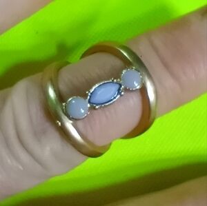 Goldtone purple stone ring size 7.5